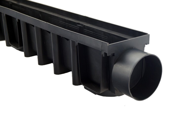 Zaślepka lewa kanału 148 z króćcem fi 110mm