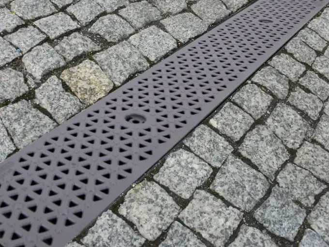 Kanał 1000x131x98 z kratą PP A15