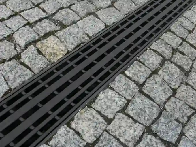 Kanał 1000x131x98 z kratą PP A15