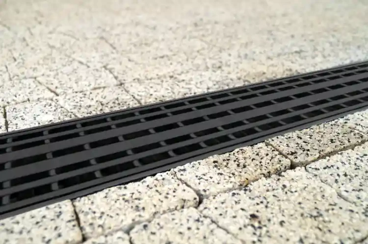 Kanał 1000x131x98 z kratą PP A15