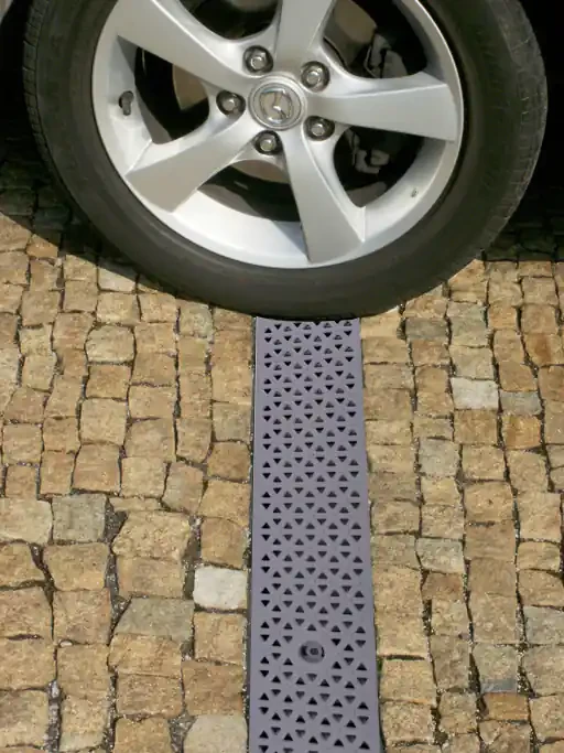 Kanał 1000x131x98 z kratą PP A15