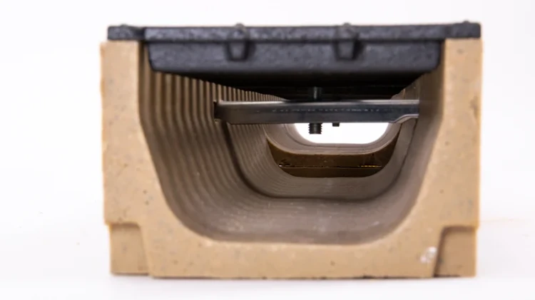 Łącznik kaskadowy do kanałów SELF z polimerobetonu