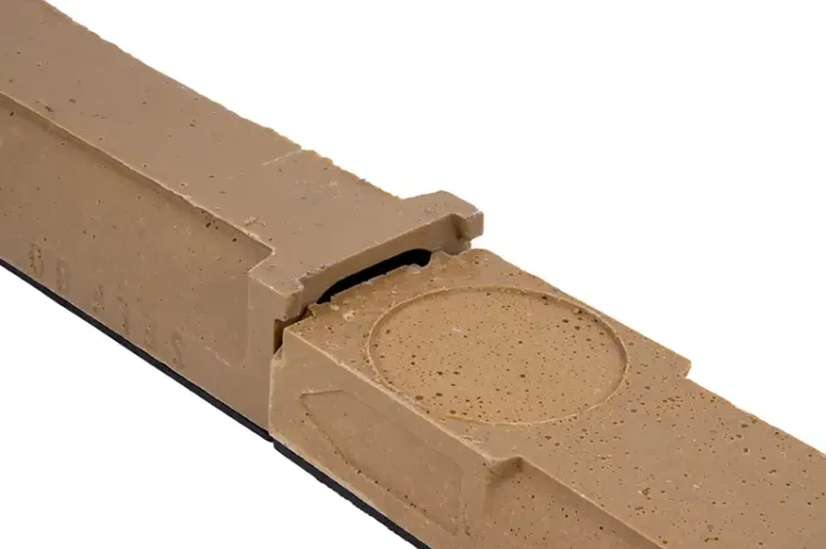 Łącznik kaskadowy do kanałów SELF z polimerobetonu