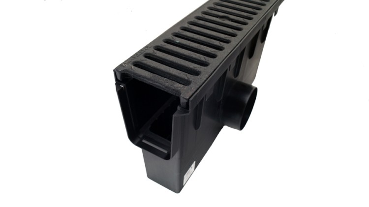 Studzienka zbiorcza do kanału 148 mm z koszem zatrzymującym zanieczyszczenia środowiskowe i kratą żeliwną C250 25 ton w kolorze czarnym